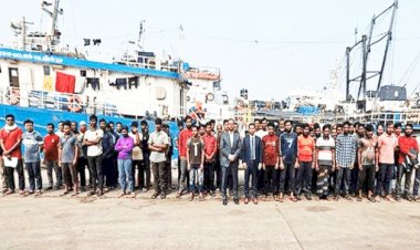 দেশে ফিরলেন ভারত থেকে মুক্তি পাওয়া ৯০ জেলে ও নাবিক