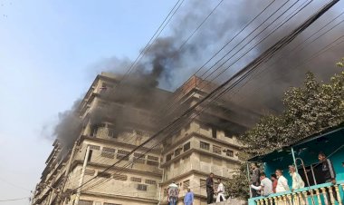 ঢাকায় ভয়াবহ আগুন, নিয়ন্ত্রণে ১২ ইউনিট