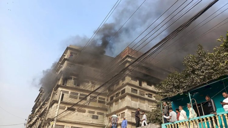 ঢাকায় ভয়াবহ আগুন, নিয়ন্ত্রণে ১২ ইউনিট