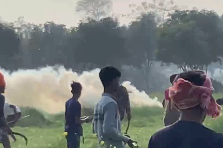 চৌকা সীমান্তে বিজিবি-বিএসএফ চরম উত্তেজনা, এলাকাবাসীর পাল্টাপাল্টি পাথর নিক্ষেপ