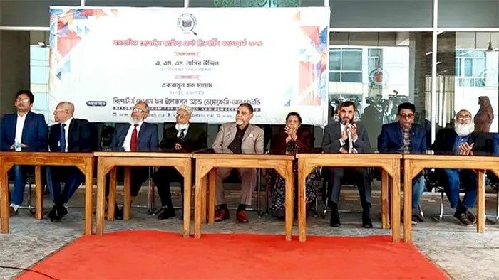 কোনো রাজনৈতিক দলের পক্ষে বা বিপক্ষে দাঁড়াতে চাই না: সিইসি