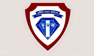 দুদকের সাবেক তিন চেয়ারম্যানের নামে মামলা