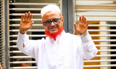 ফাঁসির দড়ি থেকে গলায় উঠল ফুলের মালা