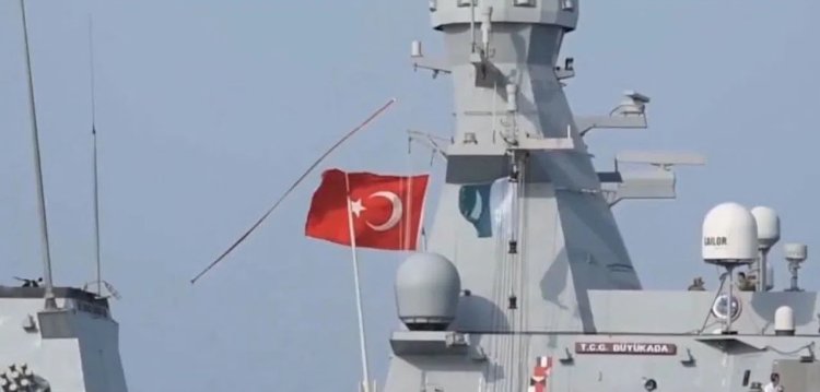 পাকিস্তানের বন্দরে তুরস্কের যুদ্ধজাহাজ, চিন্তিত ভারত