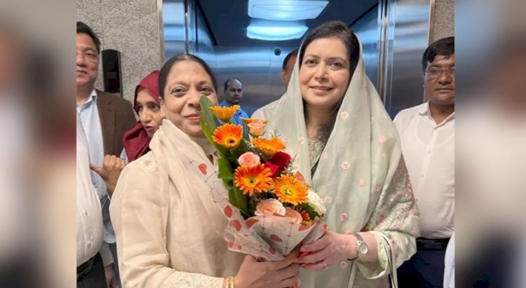 ১৭ বছর পর মাকে ছুঁয়ে দেখলেন জোবাইদা