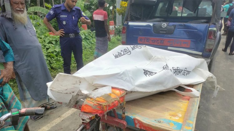 খাদে গরুবাহী ট্রাক, প্রাণ গেল ২ ব্যবসায়ীর