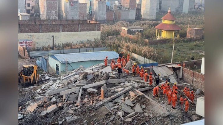 ভারতে ধসে পড়ল ভবন, হতাহতের শঙ্কা