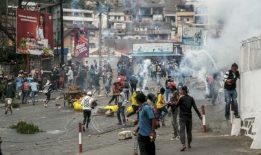 এবার প্রেসিডেন্ট-প্রধানমন্ত্রীকে ক্ষমা চাইতে বলল জেন-জি