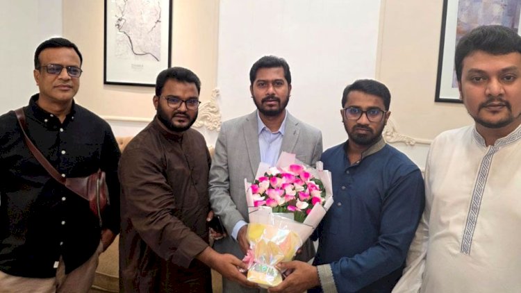 দেশে ফিরেছেন নুরুল হক নুর